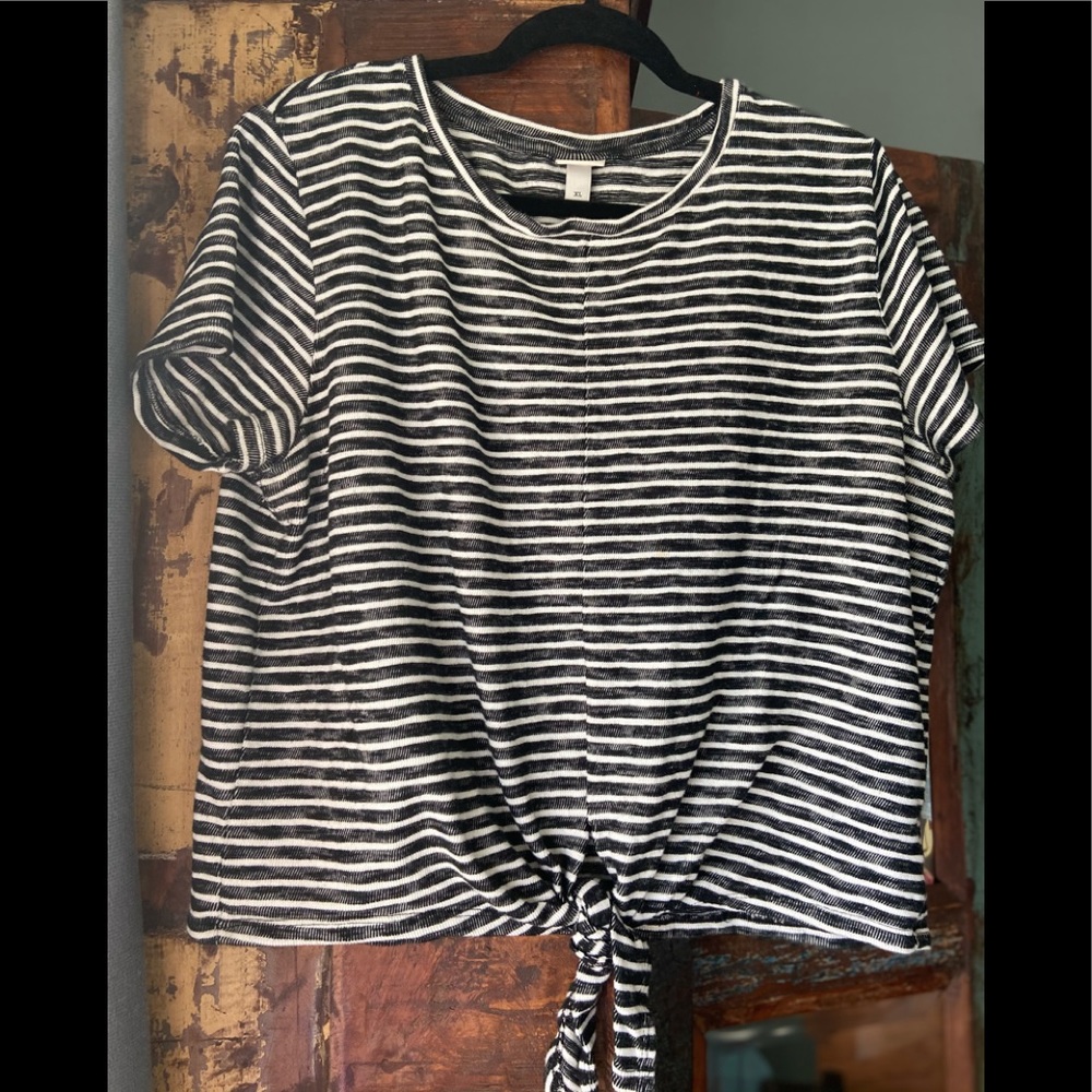 Black and white tie front top